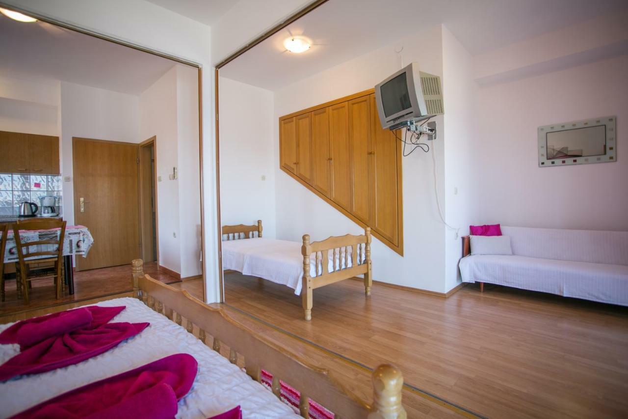 Apartments Katica Senj  Buitenkant foto