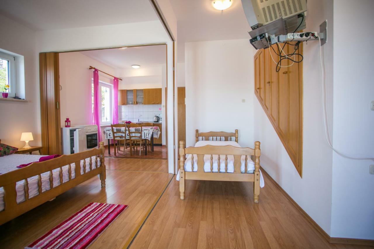 Apartments Katica Senj  Buitenkant foto
